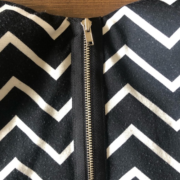 2/$25 Eclipse Chevron Corset Top Zipper Medium - Picture 2 of 4